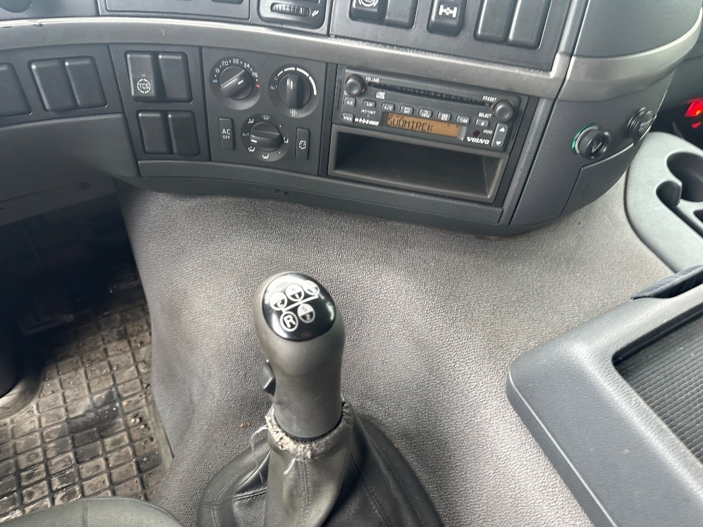 Camion fourgon Volvo FM9 300 4x2: photos 16