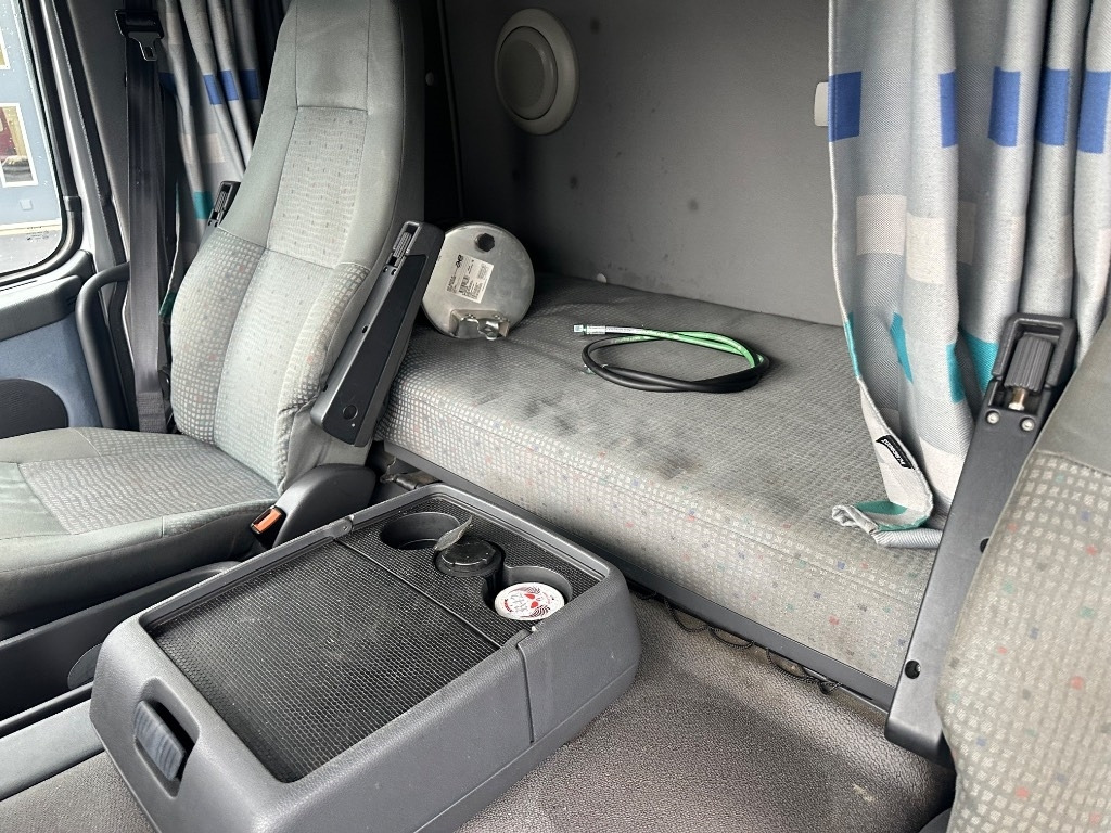Camion fourgon Volvo FM9 300 4x2: photos 14