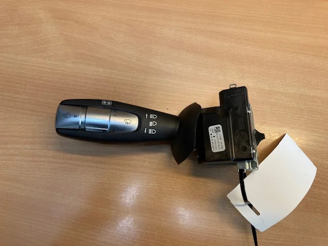 Mercedes A0095455224 – Mercedes wiper switch - Système électrique pour Camion: photos 1 Mercedes A0095455224 – Mercedes wiper switch - Système électrique pour Camion: photos 1