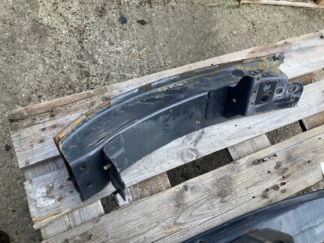 Scania 1853172 – Scania beam LH - Frame/ Châssis pour Camion: photos 2 Scania 1853172 – Scania beam LH - Frame/ Châssis pour Camion: photos 2