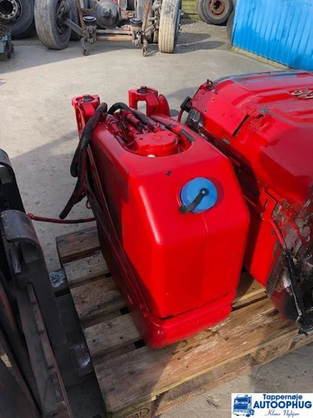 Scania Adblue tank / Reductant tank P/N: 2244863 - AdBlue réservoir pour Camion: photos 1 Scania Adblue tank / Reductant tank P/N: 2244863 - AdBlue réservoir pour Camion: photos 1
