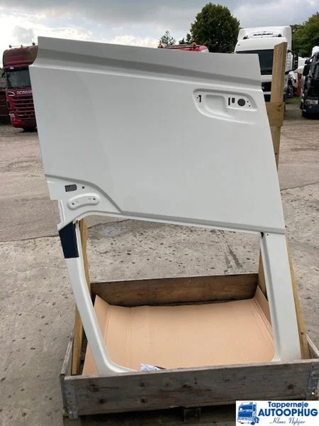 Volvo FH4 dør / door P/N: 82183078 - Carrosserie et extérieur pour Camion: photos 1 Volvo FH4 dør / door P/N: 82183078 - Carrosserie et extérieur pour Camion: photos 1