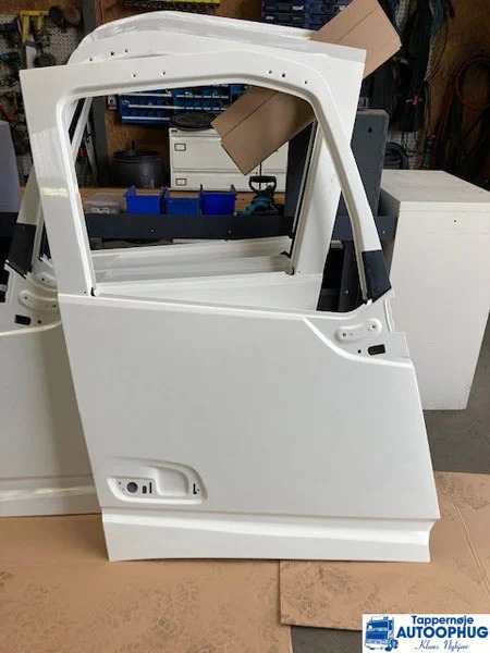 Volvo FH4 dør / door P/N: 82183078 - Carrosserie et extérieur pour Camion: photos 2 Volvo FH4 dør / door P/N: 82183078 - Carrosserie et extérieur pour Camion: photos 2