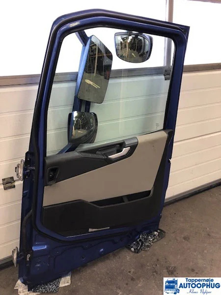 Volvo FH4 dør / door P/N: 82183386 - Carrosserie et extérieur pour Camion: photos 1 Volvo FH4 dør / door P/N: 82183386 - Carrosserie et extérieur pour Camion: photos 1