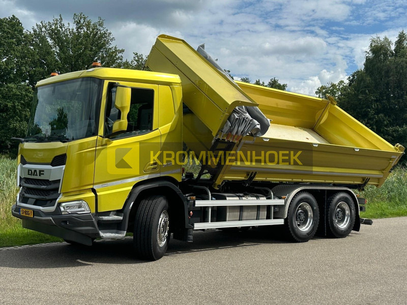 DAF XD 450 FAT Demo | 6x4 | 3 zijdige Kipper - Camion benne: photos 3 DAF XD 450 FAT Demo | 6x4 | 3 zijdige Kipper - Camion benne: photos 3