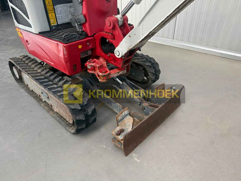 Mini pelle Takeuchi TB 210 R: photos 10
