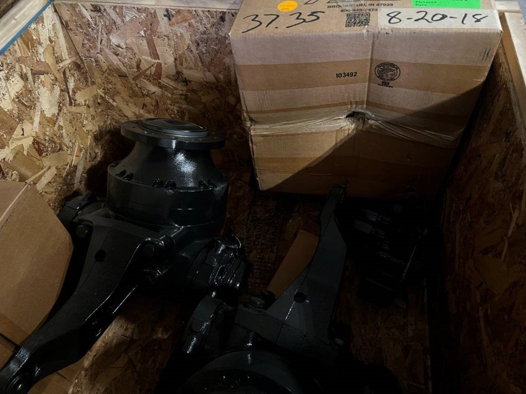 CNH Hydraulic drive - CNH - MG18 - Frame/ Châssis pour Machine agricole: photos 4 CNH Hydraulic drive - CNH - MG18 - Frame/ Châssis pour Machine agricole: photos 4