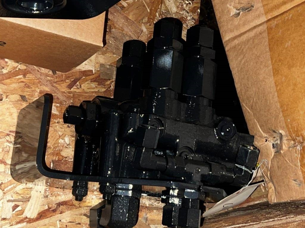 CNH Hydraulic drive - CNH - MG18 - Frame/ Châssis pour Machine agricole: photos 5 CNH Hydraulic drive - CNH - MG18 - Frame/ Châssis pour Machine agricole: photos 5