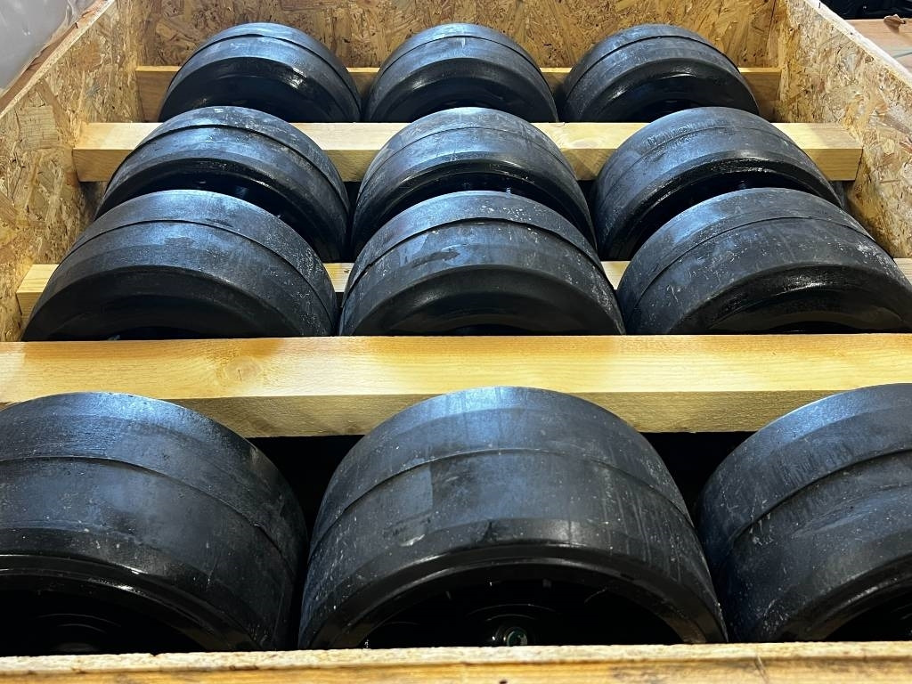 CNH Track rollers for tracks - CNH - Quadtrac/Steiger - Pneu pour Machine agricole: photos 3 CNH Track rollers for tracks - CNH - Quadtrac/Steiger - Pneu pour Machine agricole: photos 3