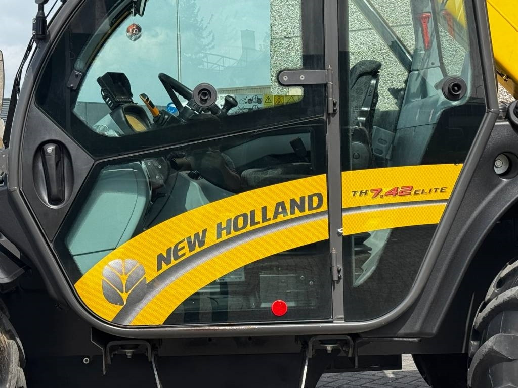 New Holland TH7.42, airco, 1951 hours! - Chariot télescopique: photos 4 New Holland TH7.42, airco, 1951 hours! - Chariot télescopique: photos 4