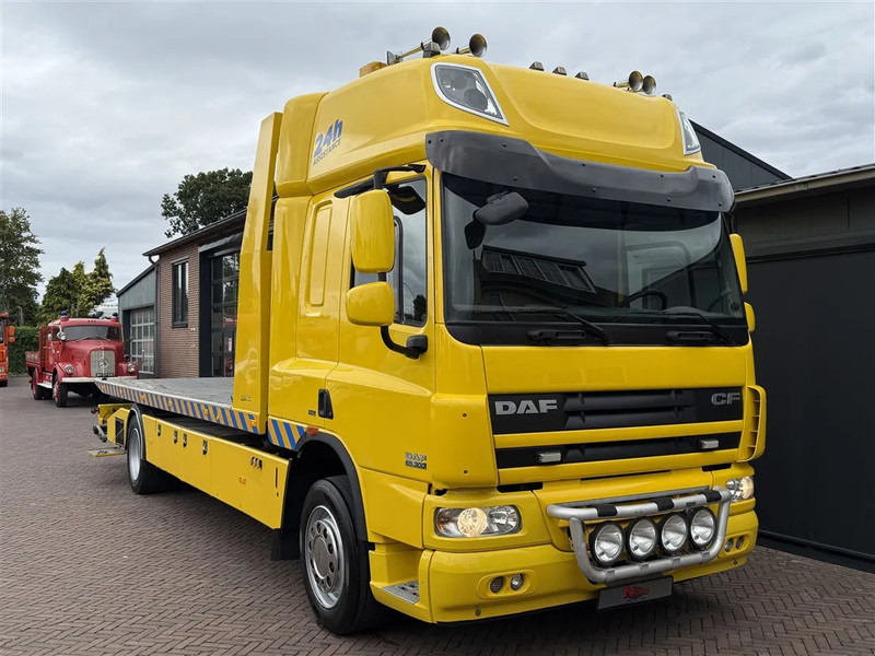 DAF CF 65.300 Towtruck Depannage Lier Brille Sleeper 640x242x104 cm - Remorqueuse: photos 1 DAF CF 65.300 Towtruck Depannage Lier Brille Sleeper 640x242x104 cm - Remorqueuse: photos 1