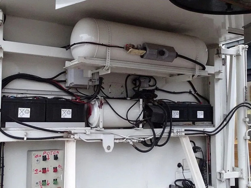 Remorqueuse Iveco Eurocargo 12.250 AUT LEER CAM CAMPERUNIT TKM 31000: photos 10 Remorqueuse Iveco Eurocargo 12.250 AUT LEER CAM CAMPERUNIT TKM 31000: photos 10