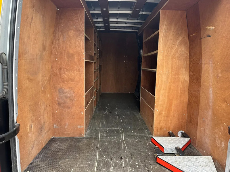 Volkswagen Crafter 50 MAXI 163PK AIRCO CAMERA 3 ZITS 91TKM - Fourgon utilitaire: photos 5 Volkswagen Crafter 50 MAXI 163PK AIRCO CAMERA 3 ZITS 91TKM - Fourgon utilitaire: photos 5