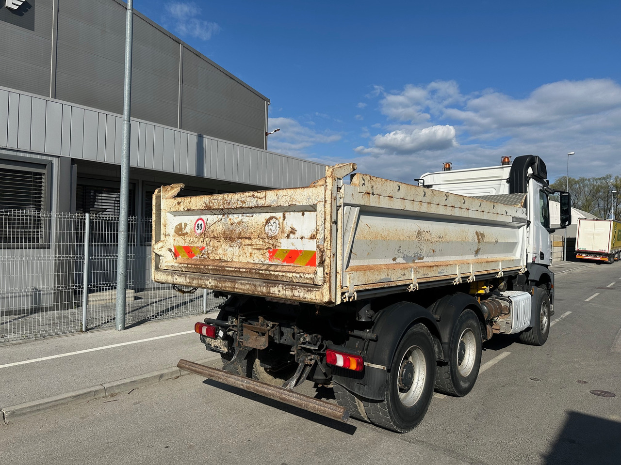 MERCEDES-BENZ Arocs 26.40 bordmatic Meiller - Camion benne: photos 3 MERCEDES-BENZ Arocs 26.40 bordmatic Meiller - Camion benne: photos 3