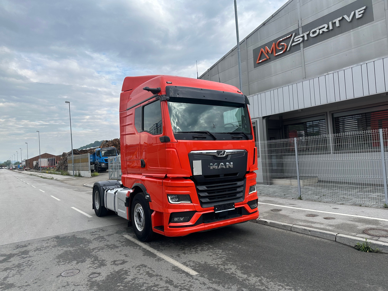 MAN TGX 18.520 4X2 LL Intarder Hydravlika ALU led TV - Tracteur routier: photos 1 MAN TGX 18.520 4X2 LL Intarder Hydravlika ALU led TV - Tracteur routier: photos 1