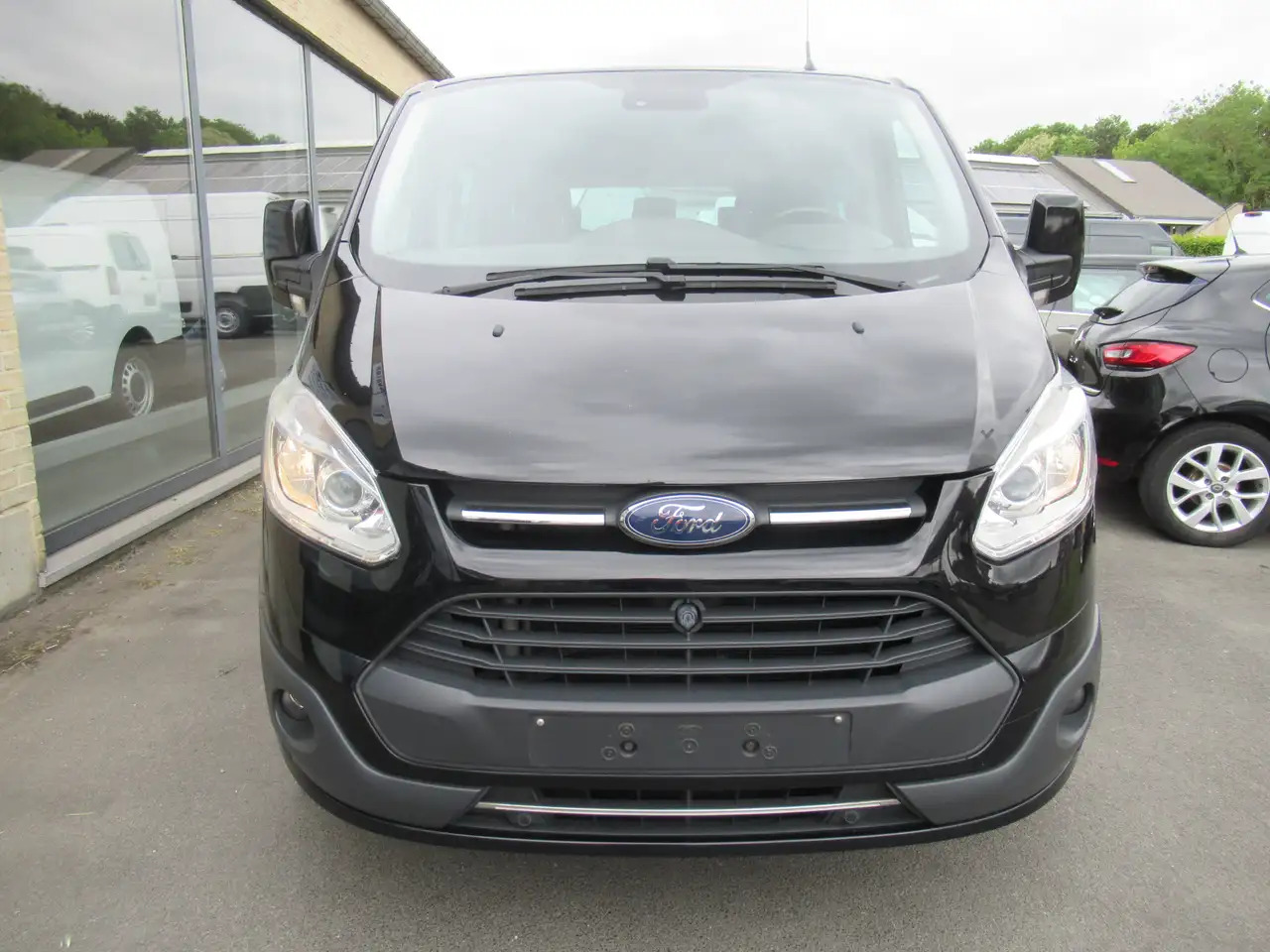 Ford Tourneo Custom 2.0 TDCi L2H1 - Autre matériel: photos 3 Ford Tourneo Custom 2.0 TDCi L2H1 - Autre matériel: photos 3