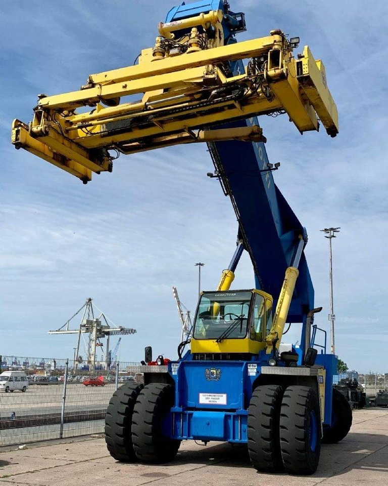 Belotti Triton 45.23 - Reach stacker: photos 2 Belotti Triton 45.23 - Reach stacker: photos 2