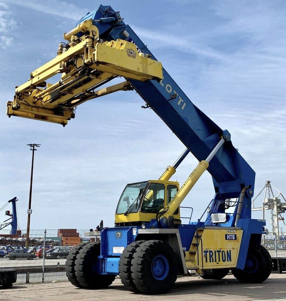 Belotti Triton 45.23 - Reach stacker: photos 1 Belotti Triton 45.23 - Reach stacker: photos 1