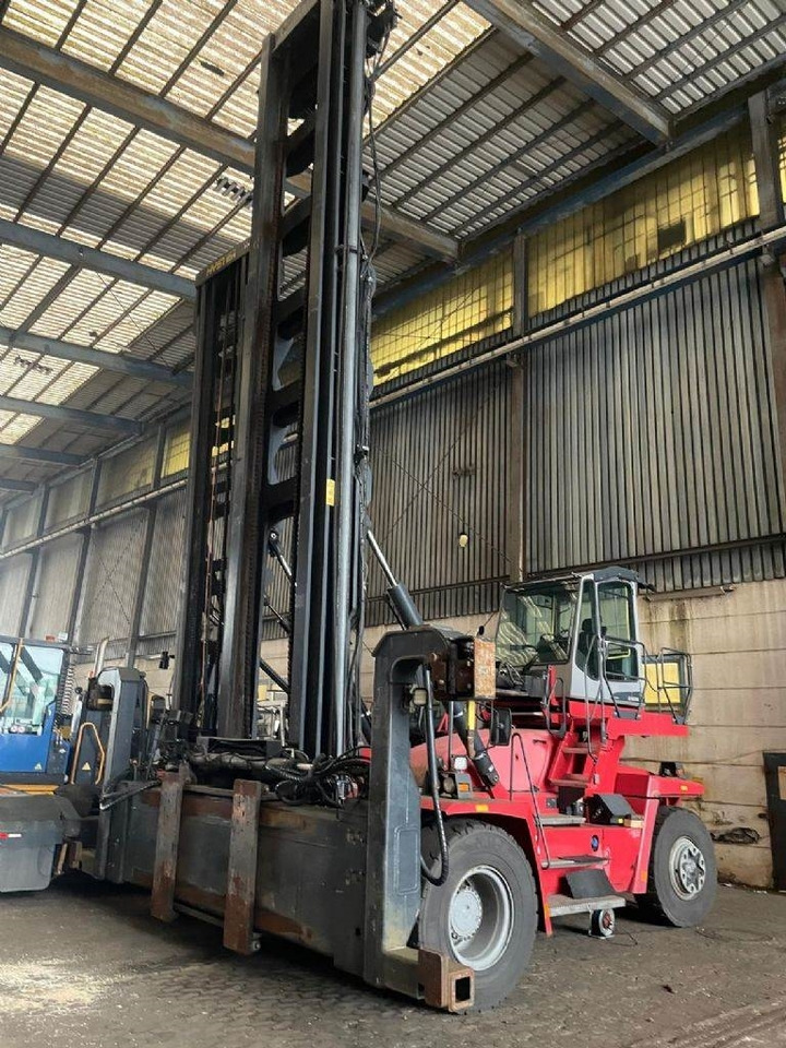 Kalmar DCF100-45E7 - Chariot porte-conteneur: photos 2 Kalmar DCF100-45E7 - Chariot porte-conteneur: photos 2