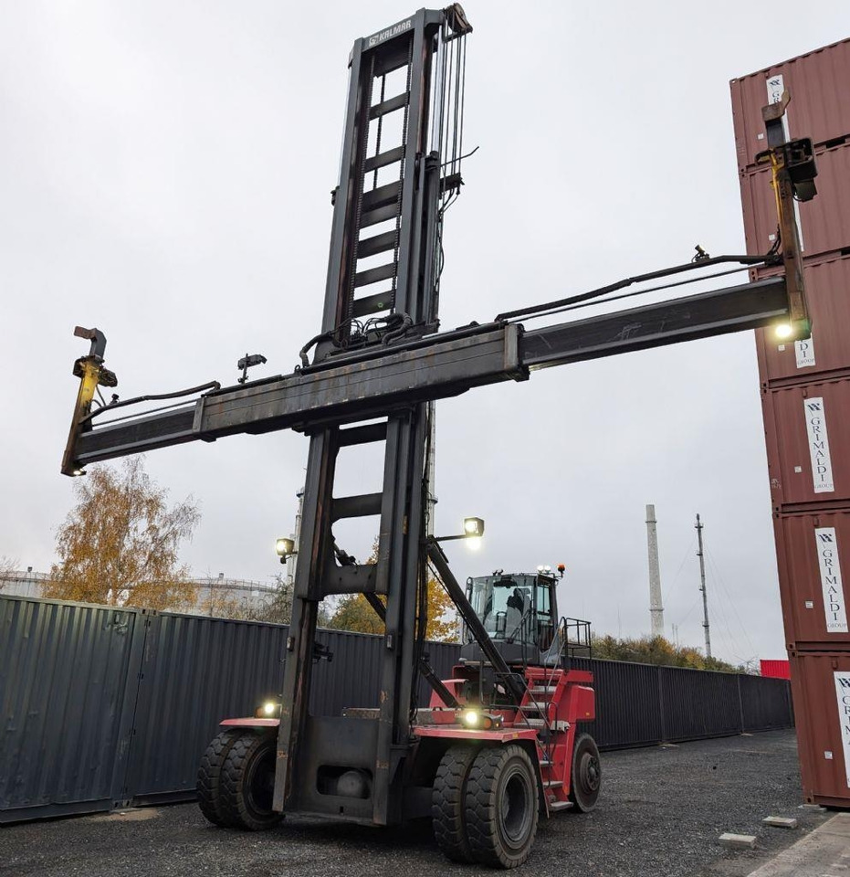 Kalmar DCG100-45ED7  - Chariot porte-conteneur: photos 2 Kalmar DCG100-45ED7  - Chariot porte-conteneur: photos 2