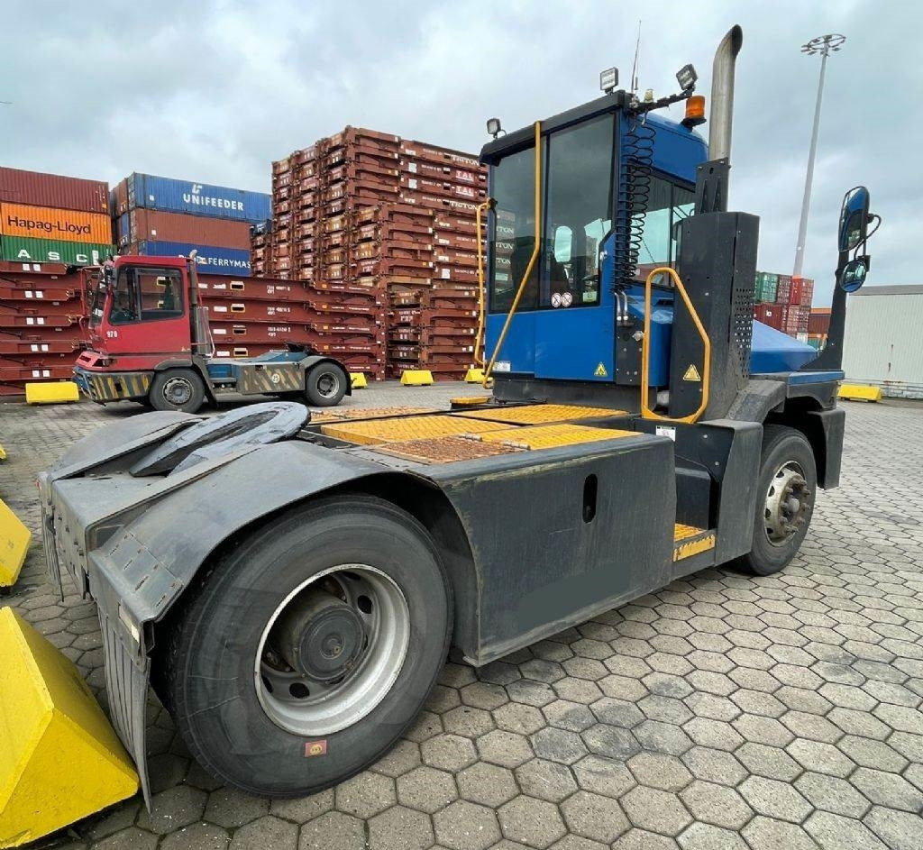Kalmar T2 - Tracteur portuaire: photos 3 Kalmar T2 - Tracteur portuaire: photos 3