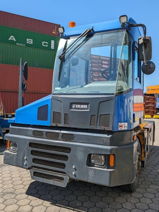 Kalmar T2 - Tracteur portuaire: photos 1 Kalmar T2 - Tracteur portuaire: photos 1