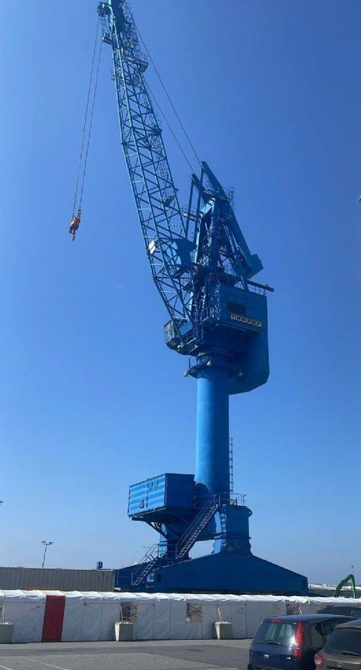 Takraf PDK - Grue à tour: photos 1 Takraf PDK - Grue à tour: photos 1