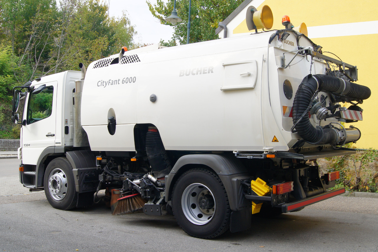 MERCEDES-BENZ ATEGO 1324 / BUCHER CityFant 6000 TWIN, beidseitig + Heck, Aufbaumotor - Balayeuse de voirie: photos 4 MERCEDES-BENZ ATEGO 1324 / BUCHER CityFant 6000 TWIN, beidseitig + Heck, Aufbaumotor - Balayeuse de voirie: photos 4