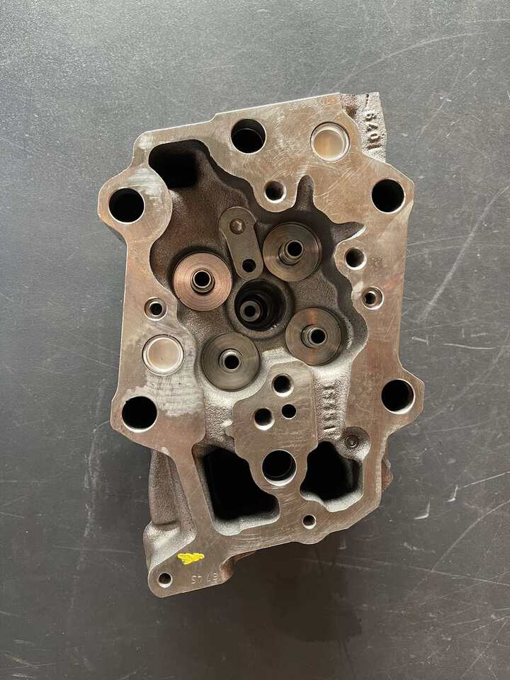 MAN CYLINDER HEAD 51.03100-6745 - Culasse pour Camion: photos 1 MAN CYLINDER HEAD 51.03100-6745 - Culasse pour Camion: photos 1