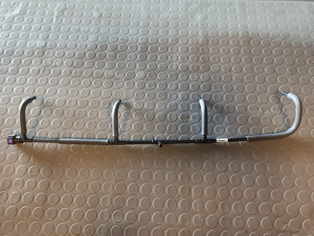 SCANIA BLEED PIPE - 1949664 - Moteur et pièces pour Camion: photos 1 SCANIA BLEED PIPE - 1949664 - Moteur et pièces pour Camion: photos 1