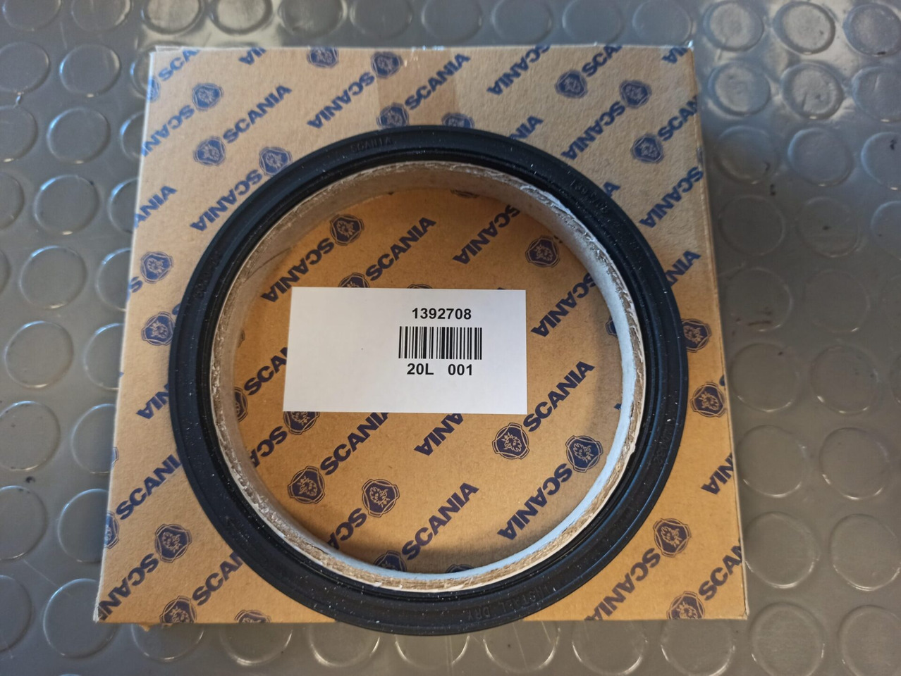 SCANIA CRANKSHAFT SEAL - 1392708 - Vilebrequin pour Camion: photos 1 SCANIA CRANKSHAFT SEAL - 1392708 - Vilebrequin pour Camion: photos 1
