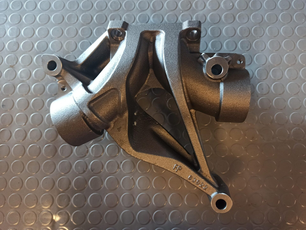 SCANIA TURBO MANIFOLD - 63922 - Turbocompresseur pour Camion: photos 1 SCANIA TURBO MANIFOLD - 63922 - Turbocompresseur pour Camion: photos 1