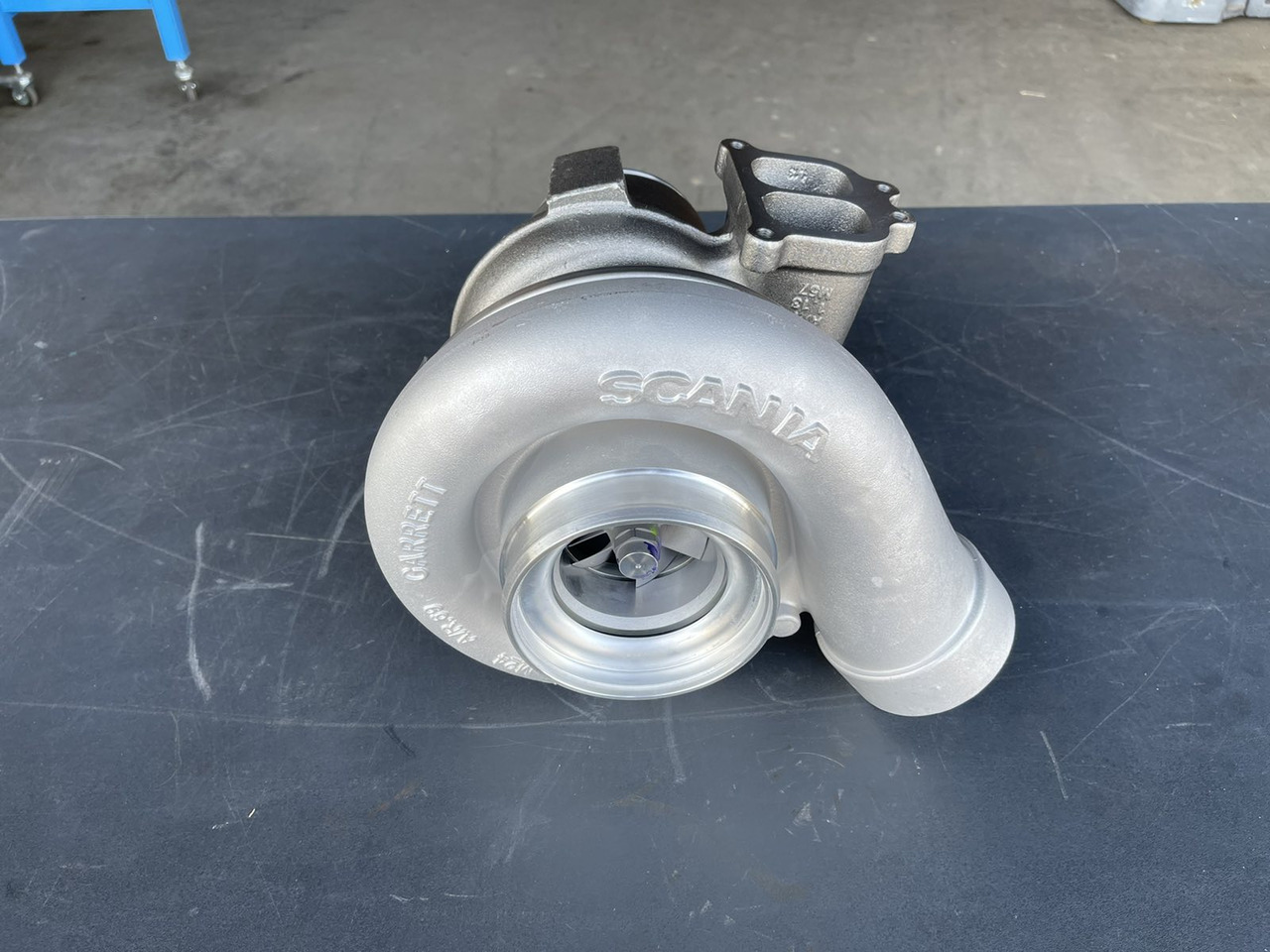 SCANIA TURBOCHARGER DC16 PDE - 2387856 - Turbocompresseur pour Camion: photos 1 SCANIA TURBOCHARGER DC16 PDE - 2387856 - Turbocompresseur pour Camion: photos 1