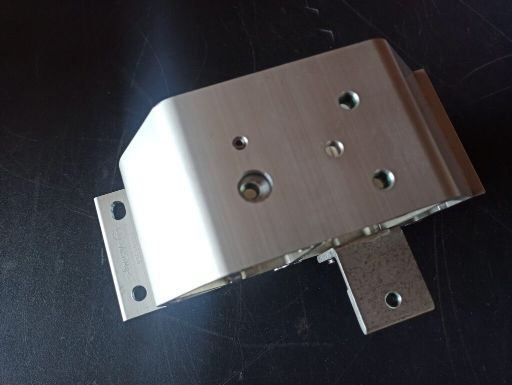 VOLVO BUMPER SUPPORT 82464966 - Pare-chocs pour Camion: photos 1 VOLVO BUMPER SUPPORT 82464966 - Pare-chocs pour Camion: photos 1