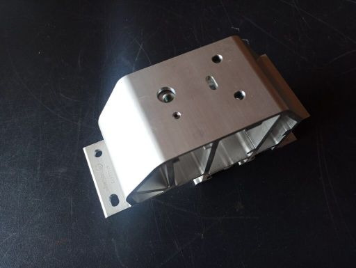 VOLVO BUMPER SUPPORT - 82464973 - Pare-chocs pour Camion: photos 1 VOLVO BUMPER SUPPORT - 82464973 - Pare-chocs pour Camion: photos 1