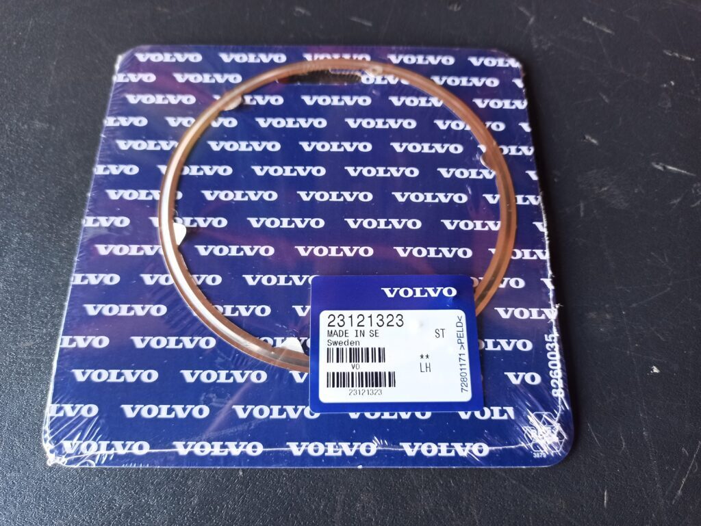VOLVO EXHAUST PIPE GASKET 23121323 - Tube d'echappement pour Camion: photos 1 VOLVO EXHAUST PIPE GASKET 23121323 - Tube d'echappement pour Camion: photos 1