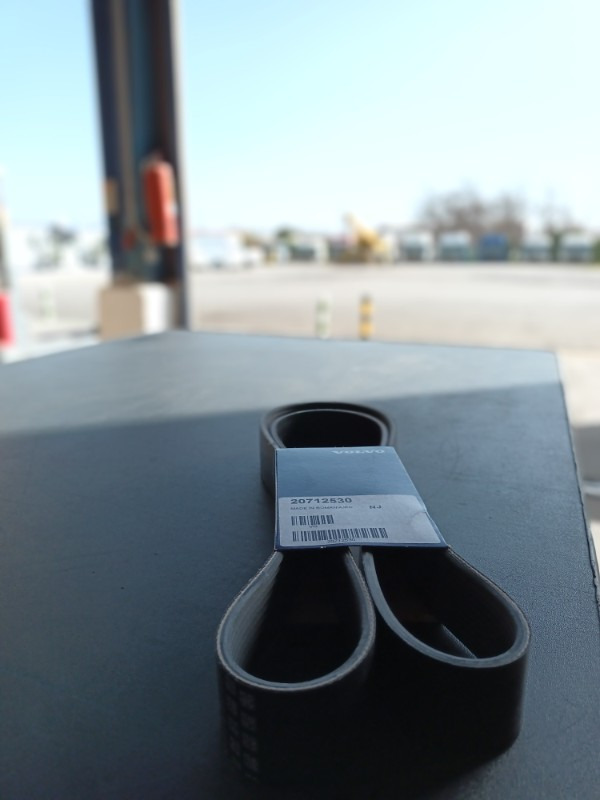 VOLVO V-RIBBED BELT 20712530 - Courroie pour Camion: photos 1 VOLVO V-RIBBED BELT 20712530 - Courroie pour Camion: photos 1