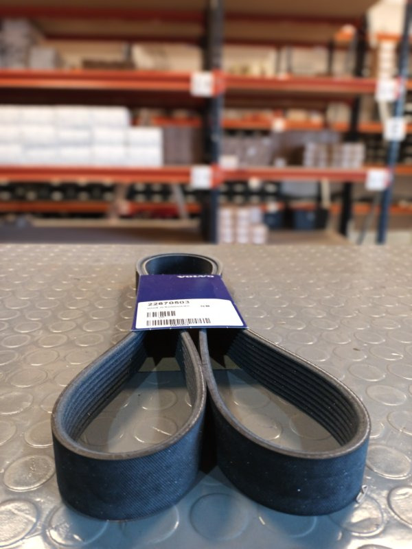 VOLVO V-RIBBED BELT 22670503 - Courroie pour Camion: photos 2 VOLVO V-RIBBED BELT 22670503 - Courroie pour Camion: photos 2