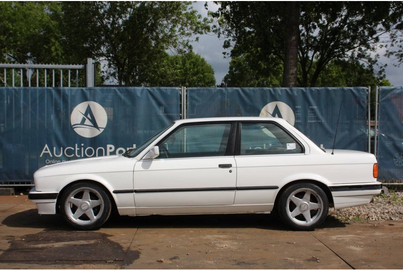 BMW 3 Serie 320i - Voiture: photos 2 BMW 3 Serie 320i - Voiture: photos 2