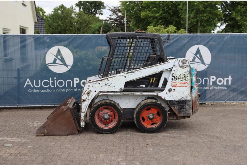 Bobcat S100 - Chargeuse sur pneus: photos 2 Bobcat S100 - Chargeuse sur pneus: photos 2