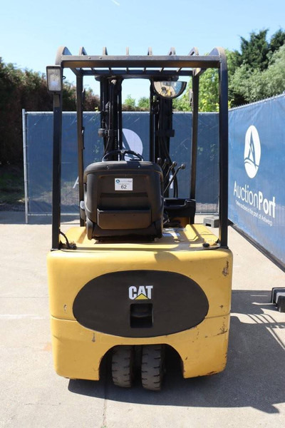 Caterpillar EP16KT - Chariot élévateur électrique: photos 4 Caterpillar EP16KT - Chariot élévateur électrique: photos 4