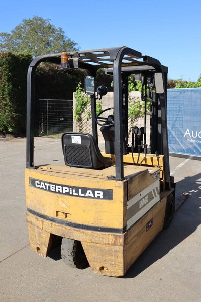 Caterpillar EP30 - Chariot élévateur électrique: photos 5 Caterpillar EP30 - Chariot élévateur électrique: photos 5