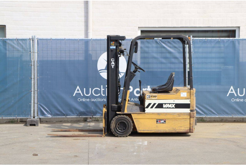 Caterpillar VMAX F30 - Chariot élévateur électrique: photos 1 Caterpillar VMAX F30 - Chariot élévateur électrique: photos 1