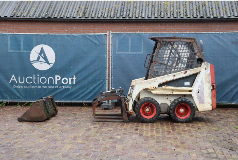Clark Bobcat 443 - Chargeuse sur pneus: photos 2 Clark Bobcat 443 - Chargeuse sur pneus: photos 2