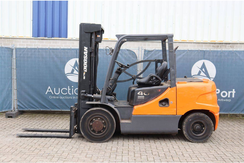 Doosan - Chariot élévateur diesel: photos 2 Doosan - Chariot élévateur diesel: photos 2