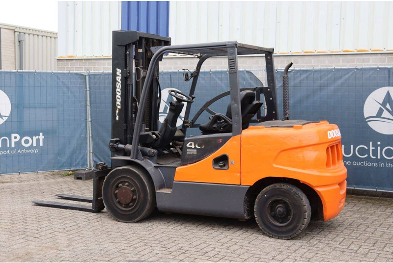 Doosan - Chariot élévateur diesel: photos 3 Doosan - Chariot élévateur diesel: photos 3