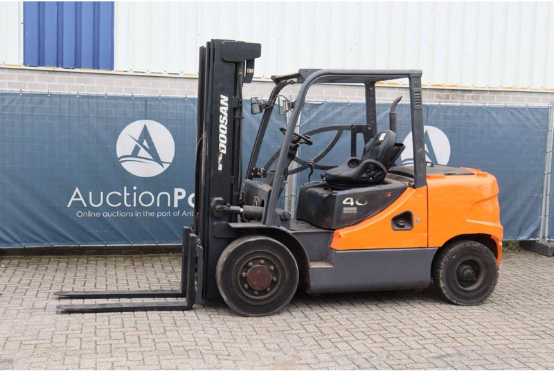 Doosan - Chariot élévateur diesel: photos 1 Doosan - Chariot élévateur diesel: photos 1