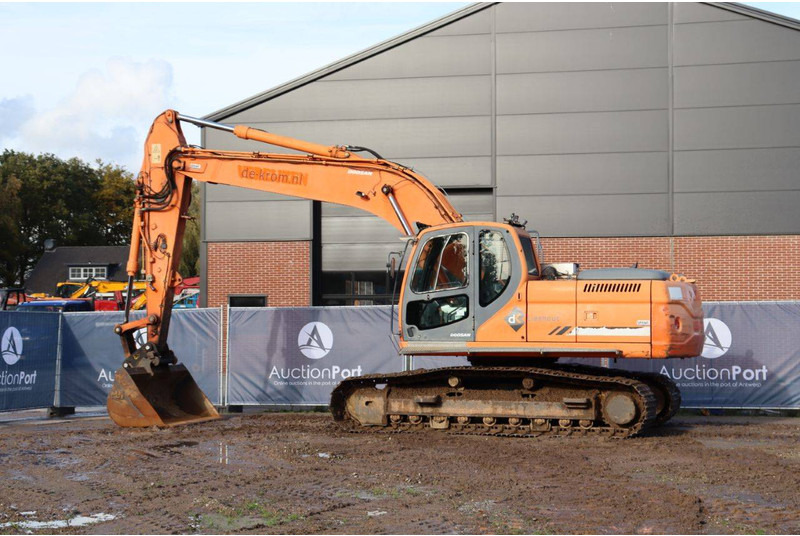 Doosan DX225LC - Pelle sur chenille: photos 3 Doosan DX225LC - Pelle sur chenille: photos 3