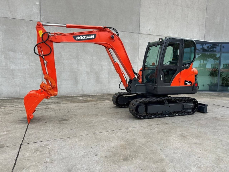 Doosan DX60 - Pelle sur chenille: photos 1 Doosan DX60 - Pelle sur chenille: photos 1