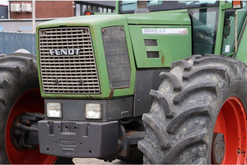 Tracteur agricole Fendt Favorit 824: photos 10 Tracteur agricole Fendt Favorit 824: photos 10